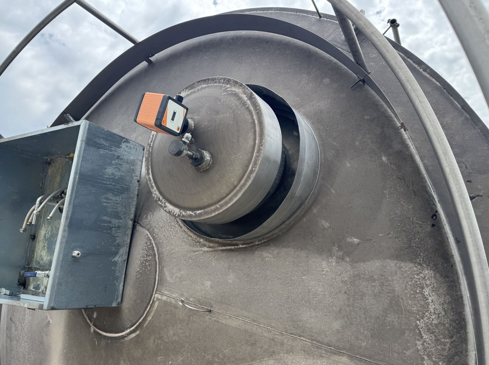 Behälter 60.000 Liter aus V2A, isoliert