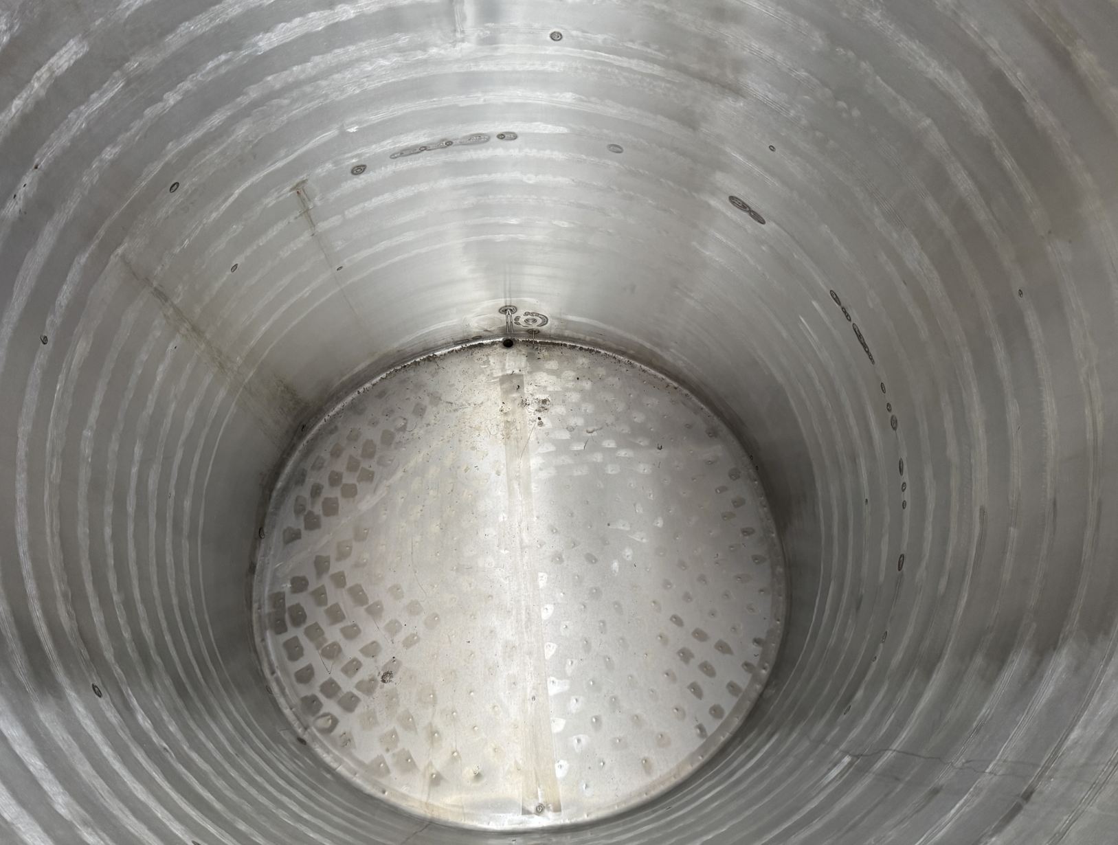 Behälter 8.000 Liter aus V2a, isoliert