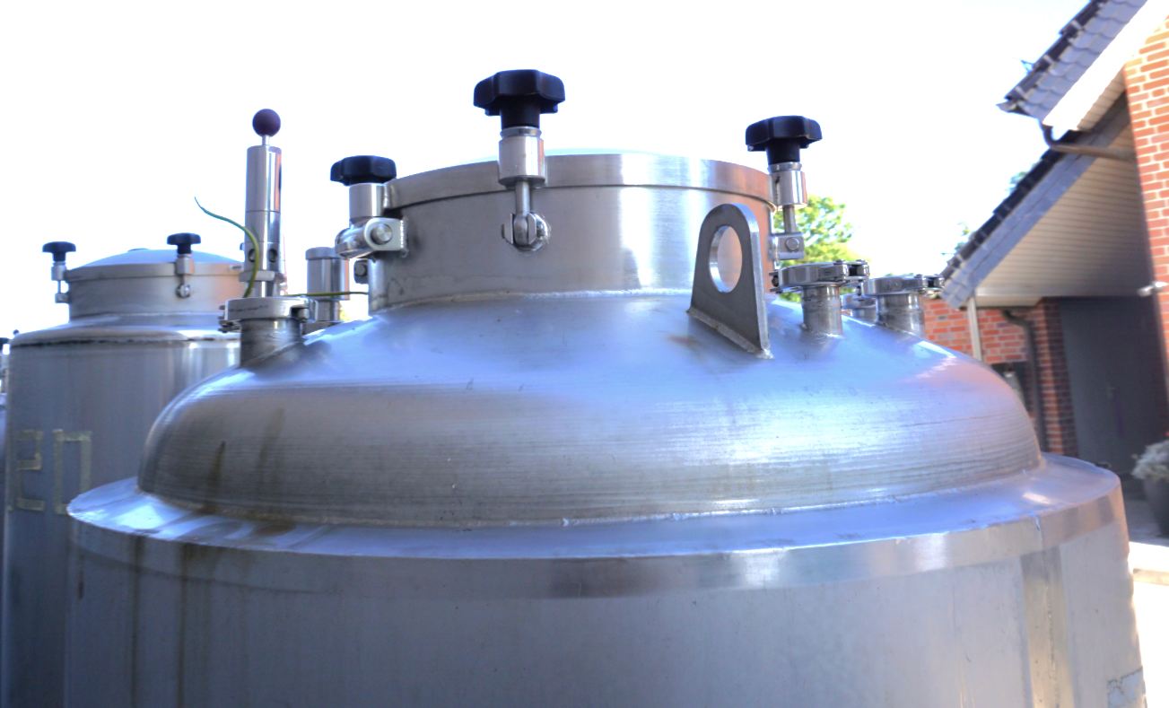 Behälter 700 Liter aus V4A, isoliert