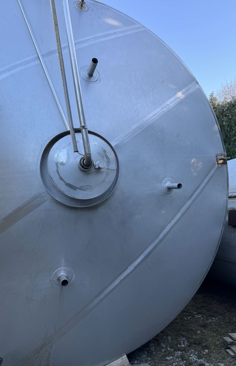 Behälter 60.000 Liter aus V2A isoliert