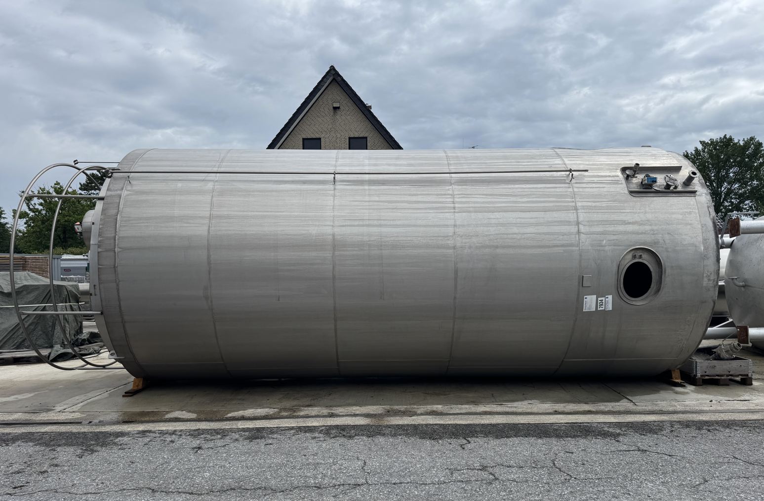 Behälter 60.000 Liter aus V2A, isoliert