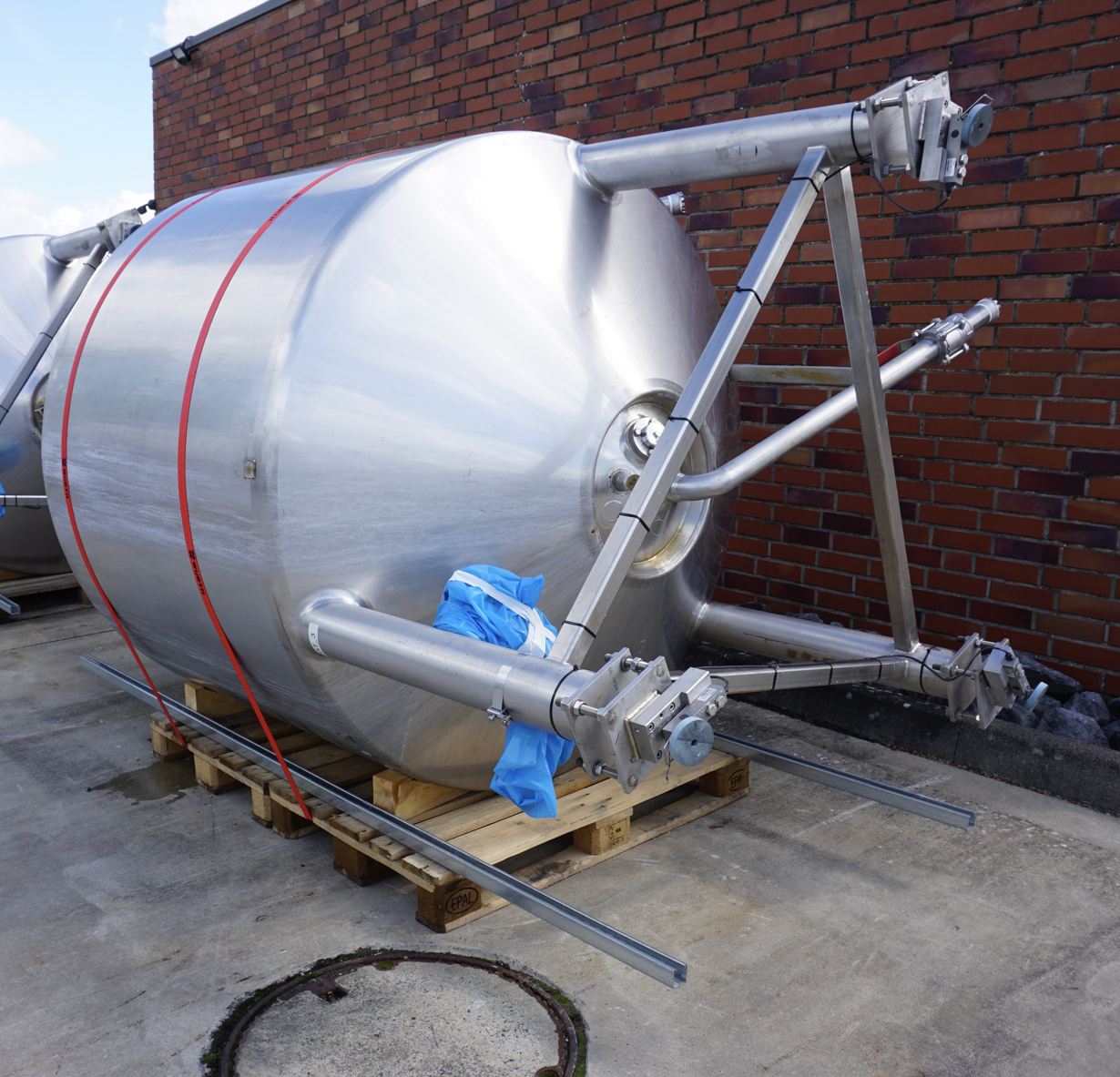 Behälter 3.000 Liter aus V2A, isoliert