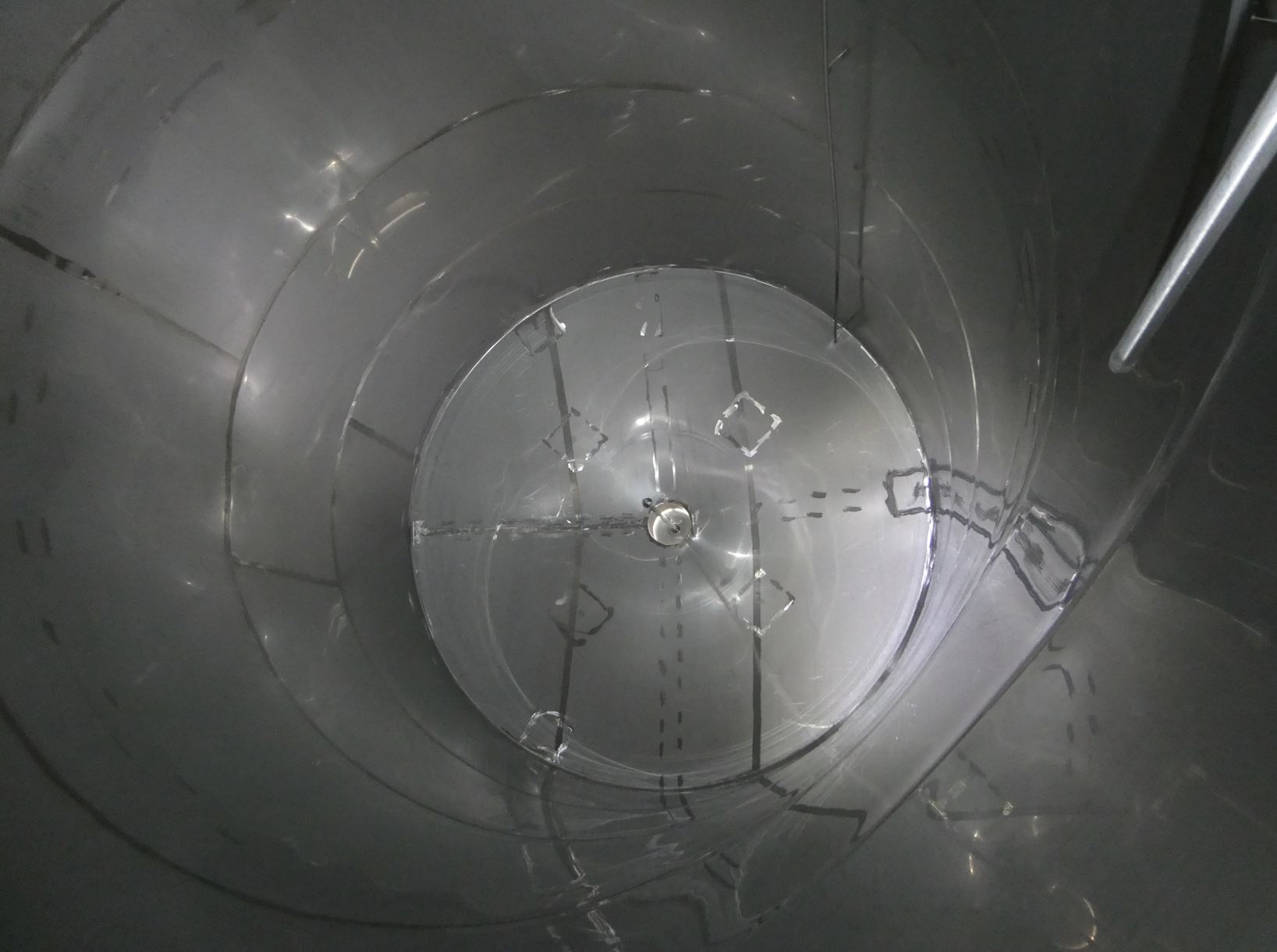 Behälter 60.000 Liter aus V2A isoliert