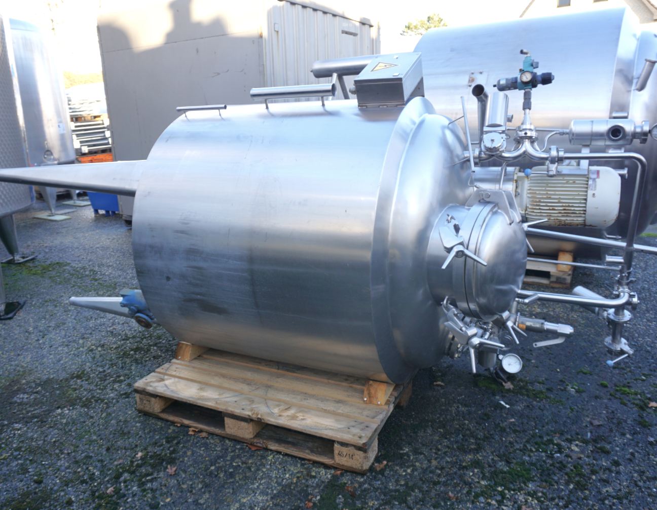 Behälter 1.355 Liter aus V2A temperierbar, isoliert