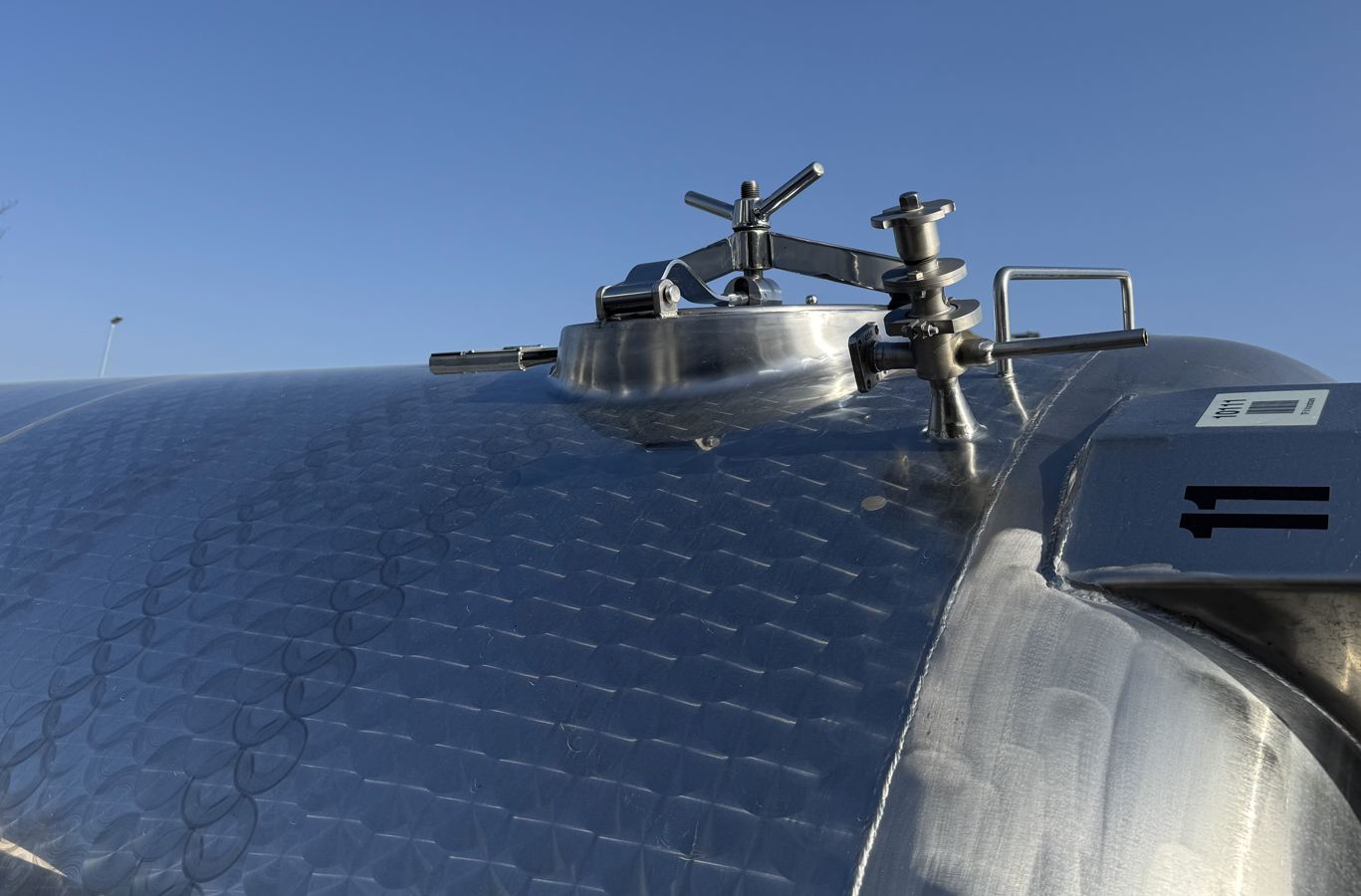 Behälter 25.000 Liter aus V2A, einwandig - spez. Gew. 1,36