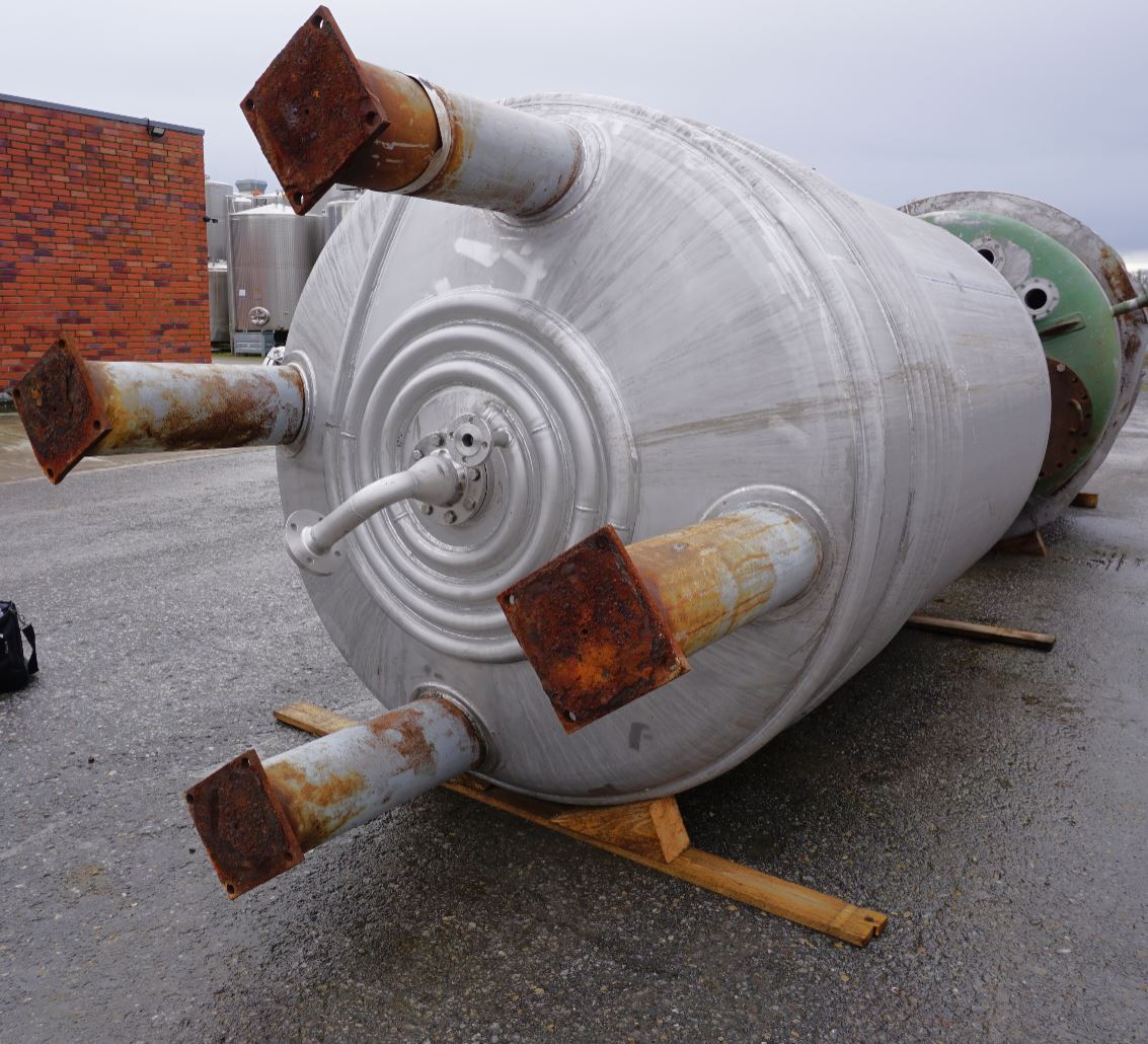 Behälter 7.500 Liter aus V4A, temperierbar