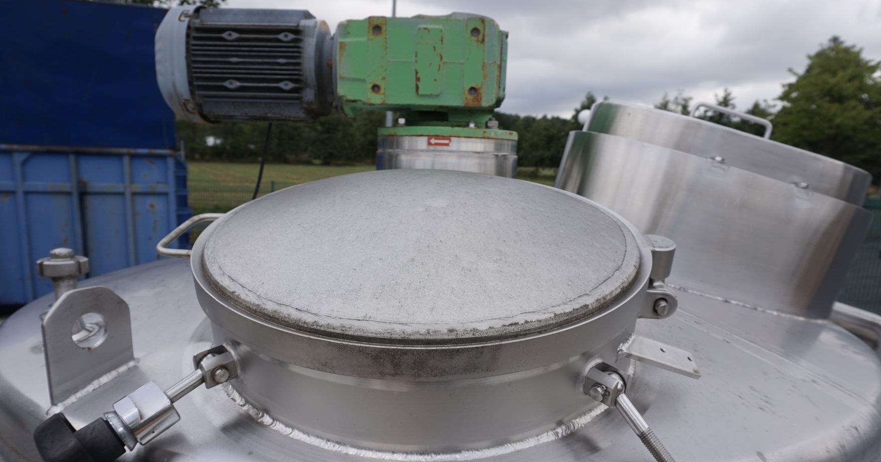 Behälter 2.000 Liter aus V2A isoliert, temperierbar