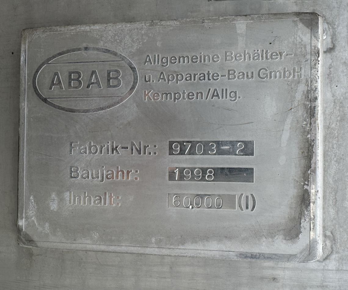 Behälter 60.000 Liter aus V2A, isoliert