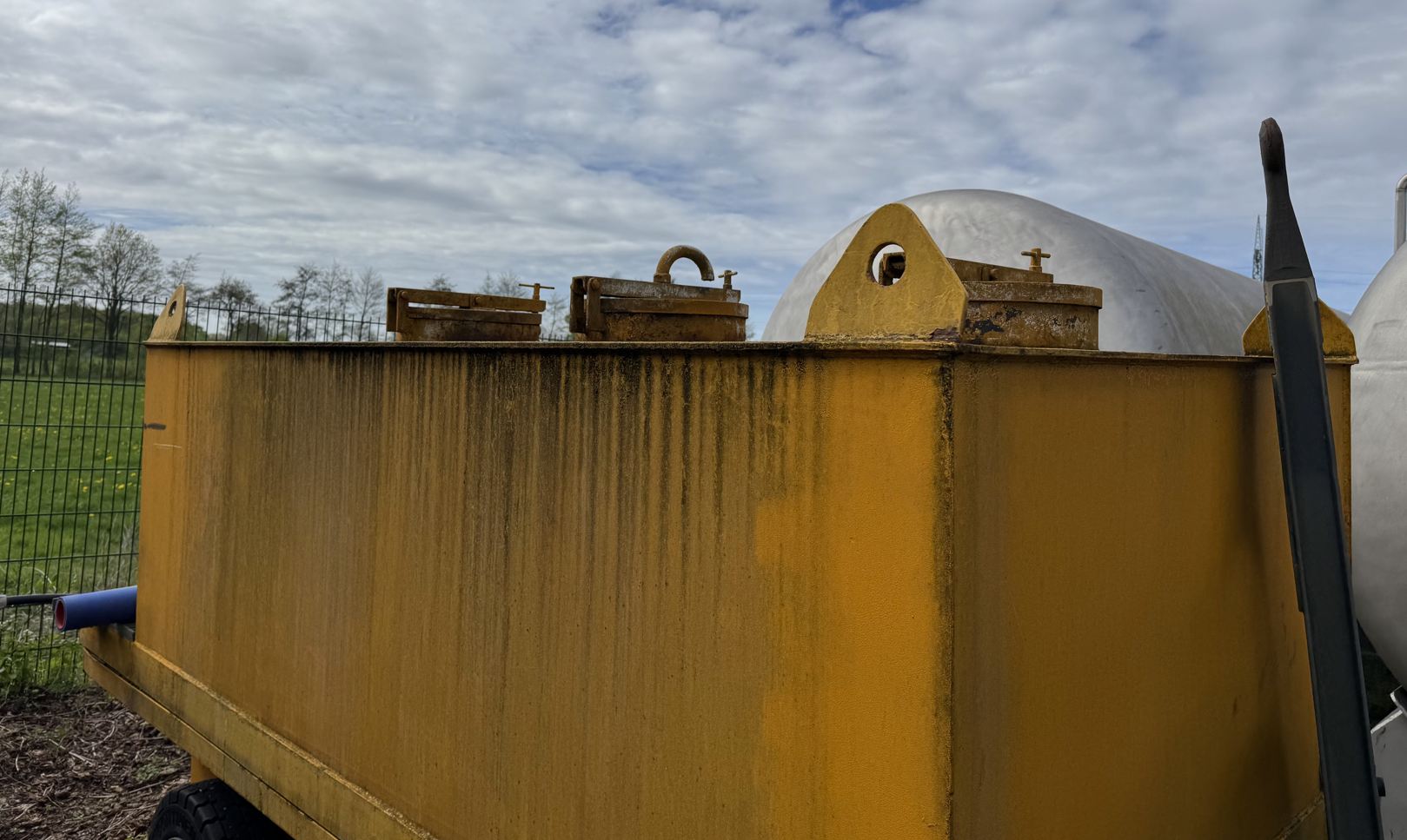 Stahltank mit Fahrgestell 2.500 Liter