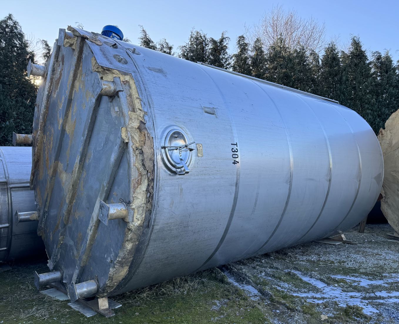 Behälter 60.000 Liter aus V2A isoliert