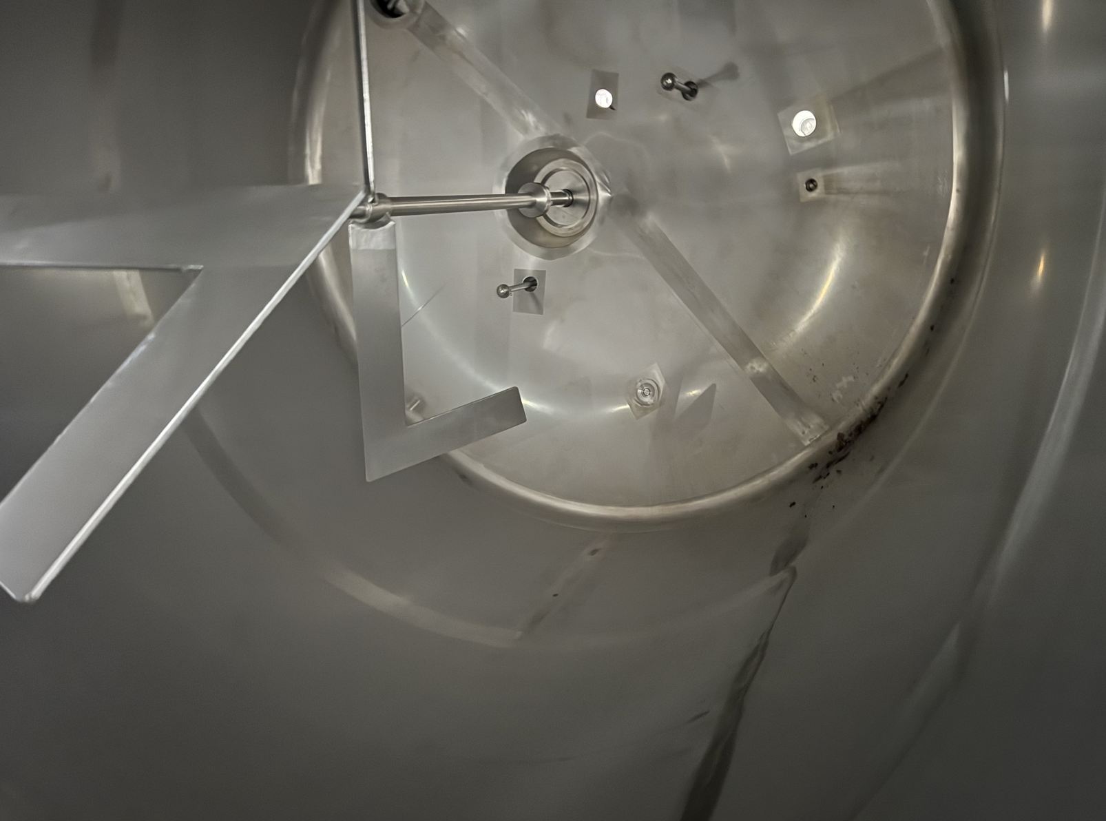 Behälter 25.000 Liter aus V2A, isoliert