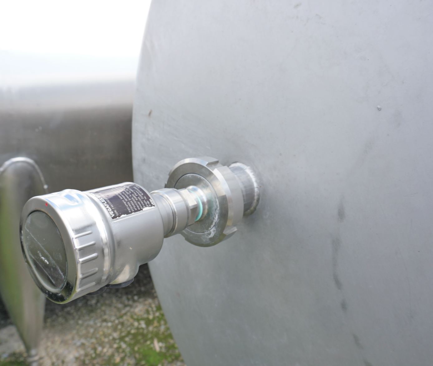 Behälter 3.000 Liter aus V2A isoliert