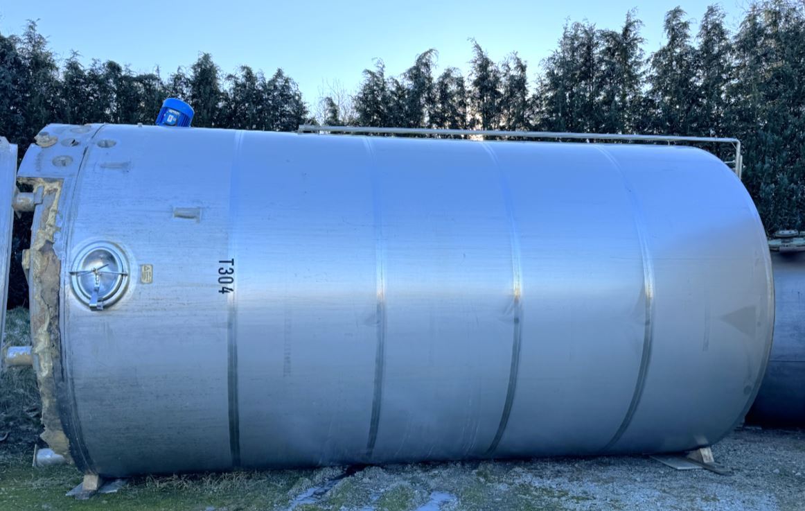 Behälter 60.000 Liter aus V2A isoliert