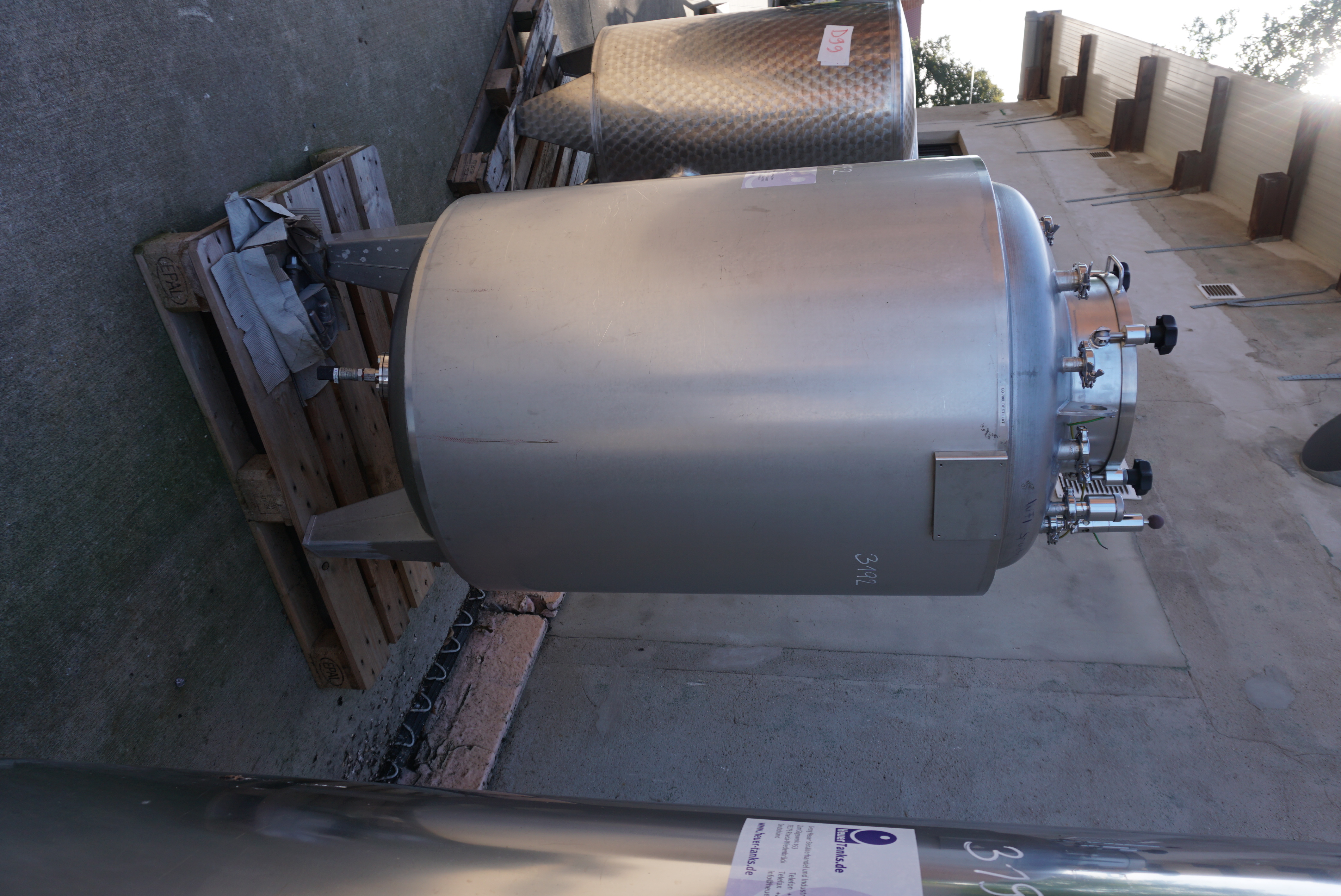 Behälter 700 Liter aus V4A, isoliert