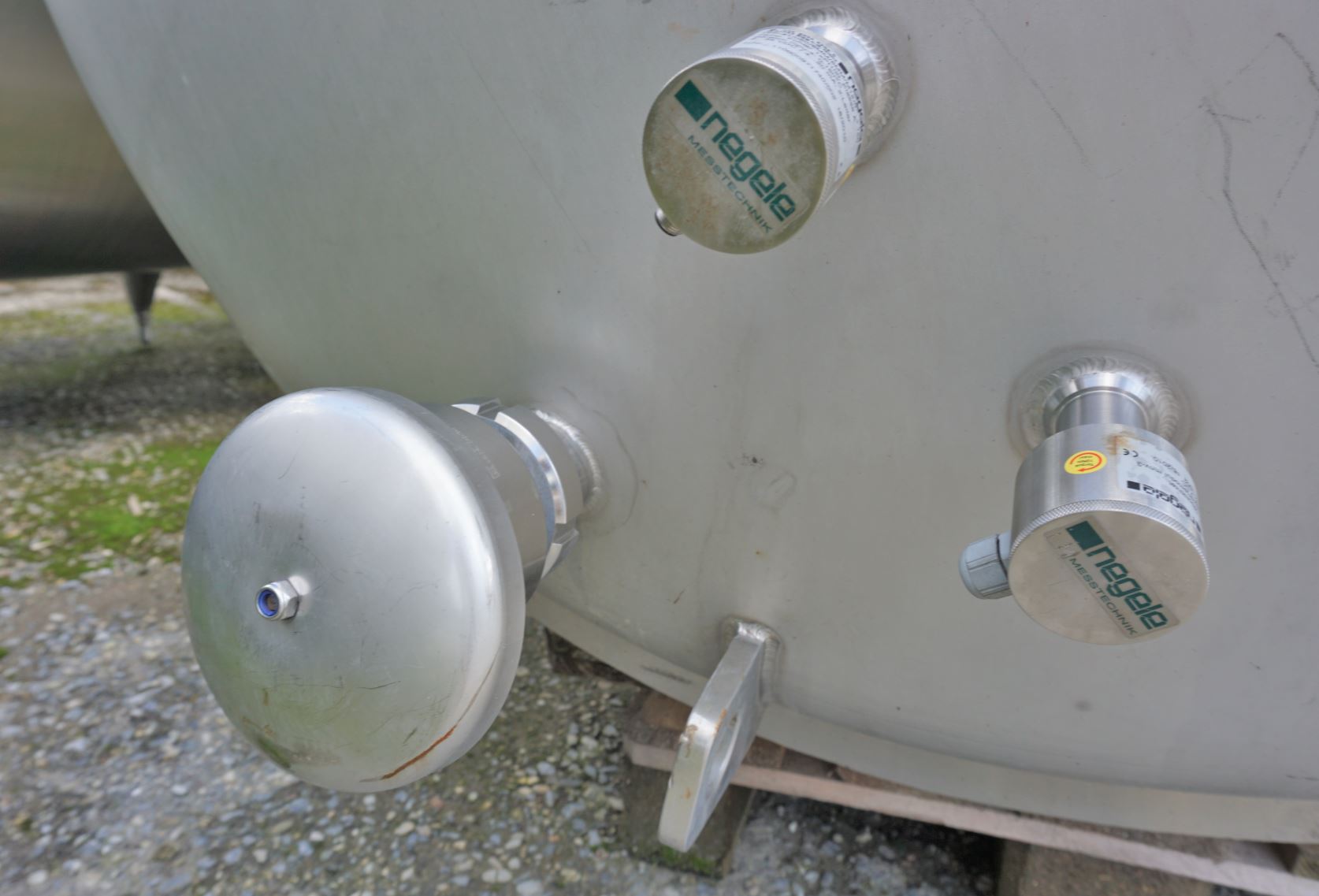 Behälter 3.000 Liter aus V2A isoliert
