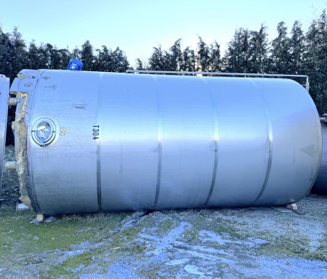 Behälter 60.000 Liter aus V2A isoliert