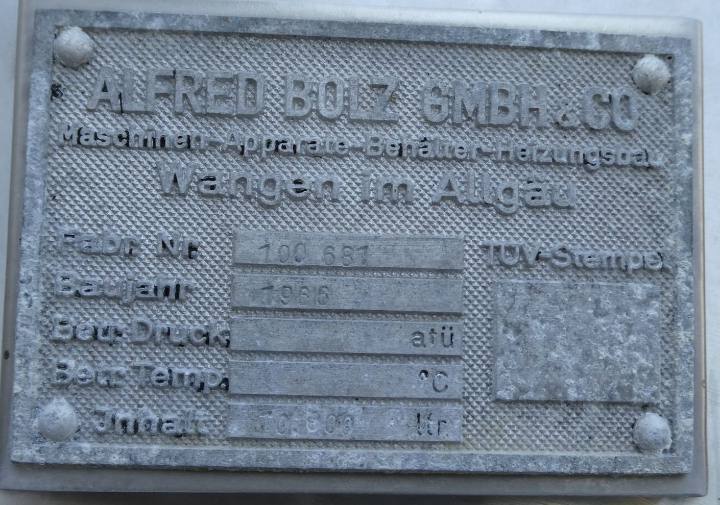 Behälter 10.000 Liter aus V2A, isoliert