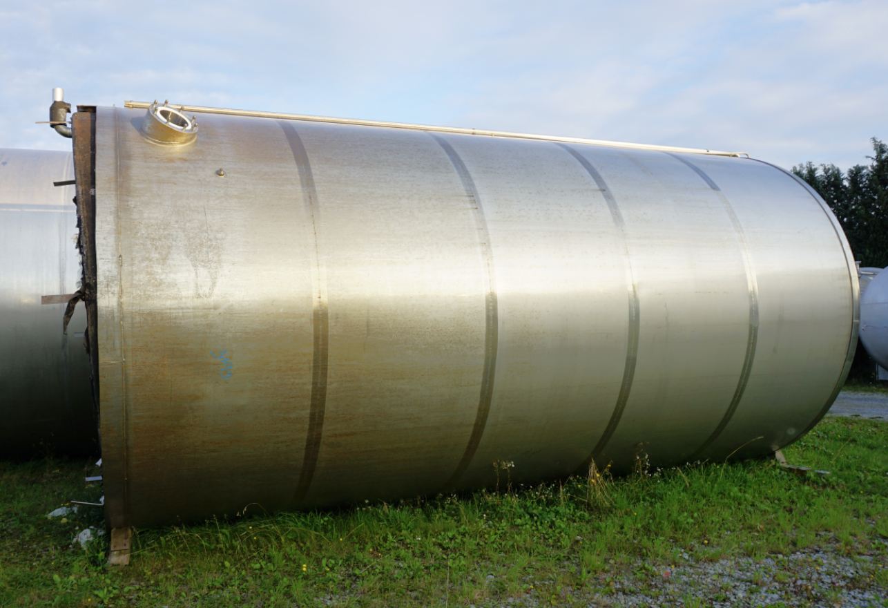 Behälter 50.000 Liter aus V2A, isoliert