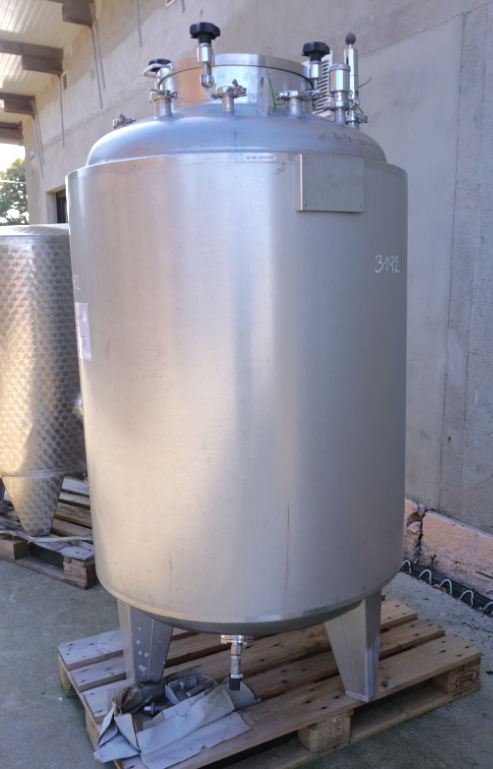 Behälter 700 Liter aus V4A, isoliert