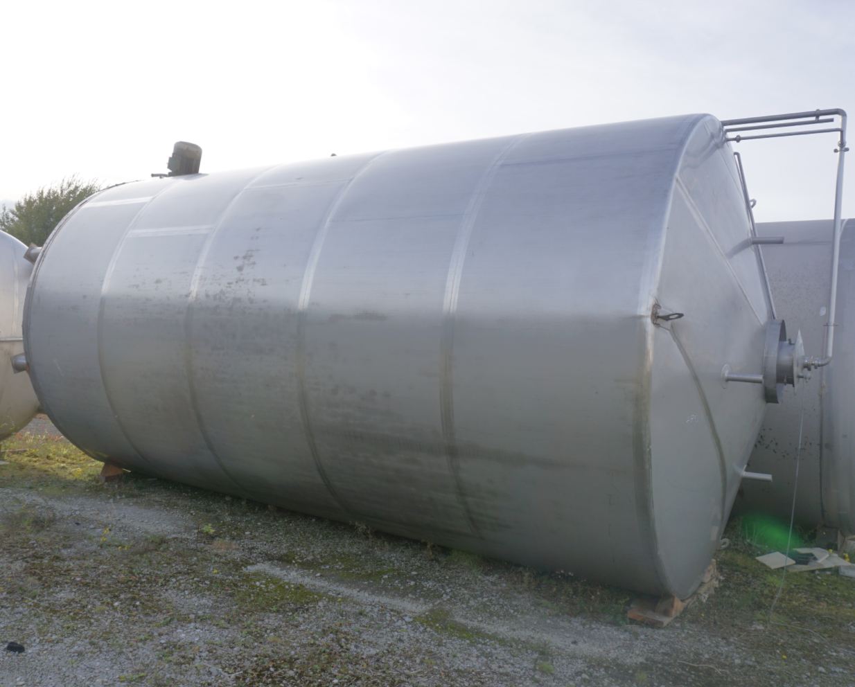 Behälter 60.000 Liter aus V2A isoliert