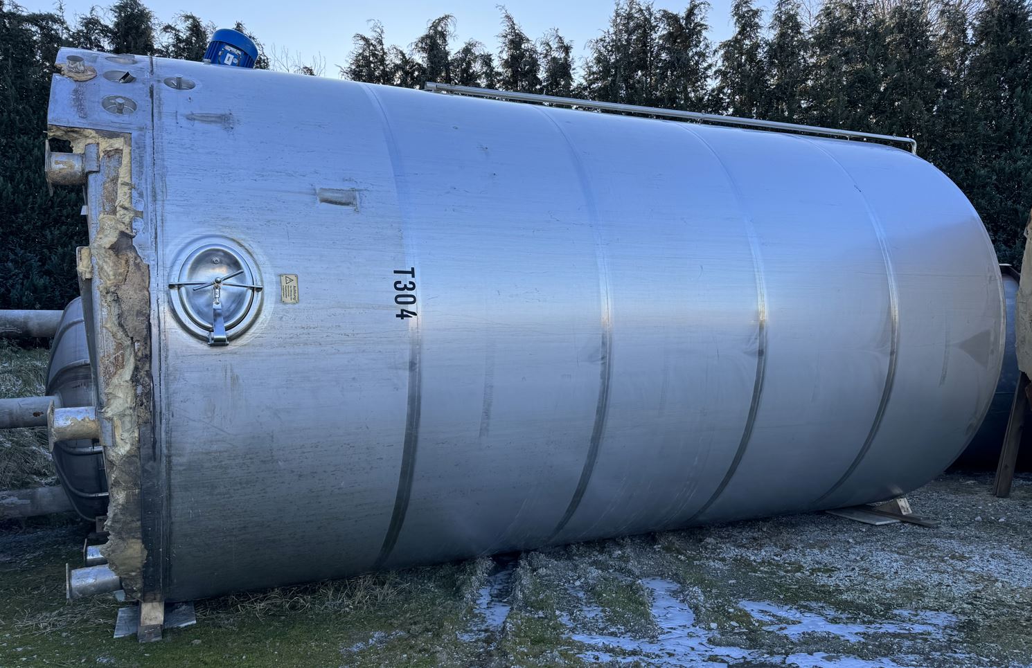 Behälter 60.000 Liter aus V2A isoliert