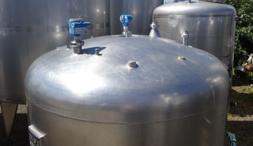 Behälter 2.295 Liter aus V4A isoliert