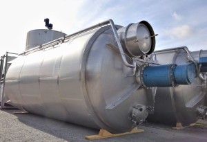 Behälter 25.500 Liter aus V2A isoliert