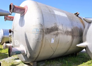 Druckbehälter 50.000 Liter aus V4A einwandig, gerbaucht