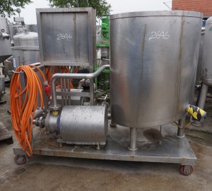 Behälter 500 Liter aus V2A einwandig mit 2 Pumpen, gebraucht
